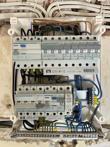 Elektryk / Usługi elektryczne - Sebastian Grzybek